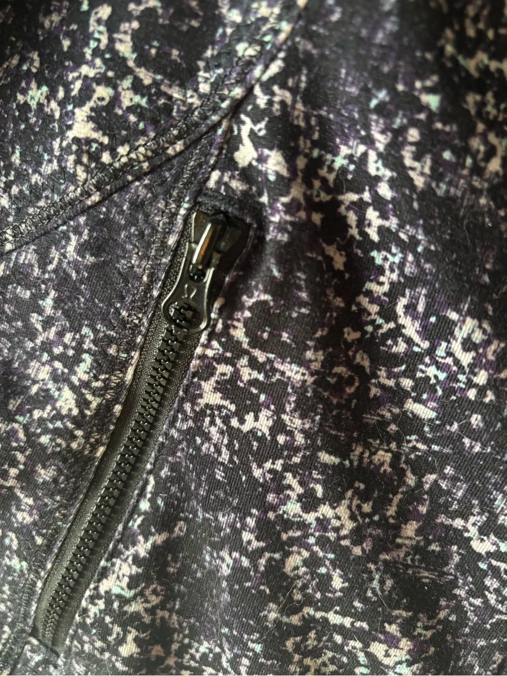 Lululemon Forme Jacket (Cuffins) Zip-Up. Size 8